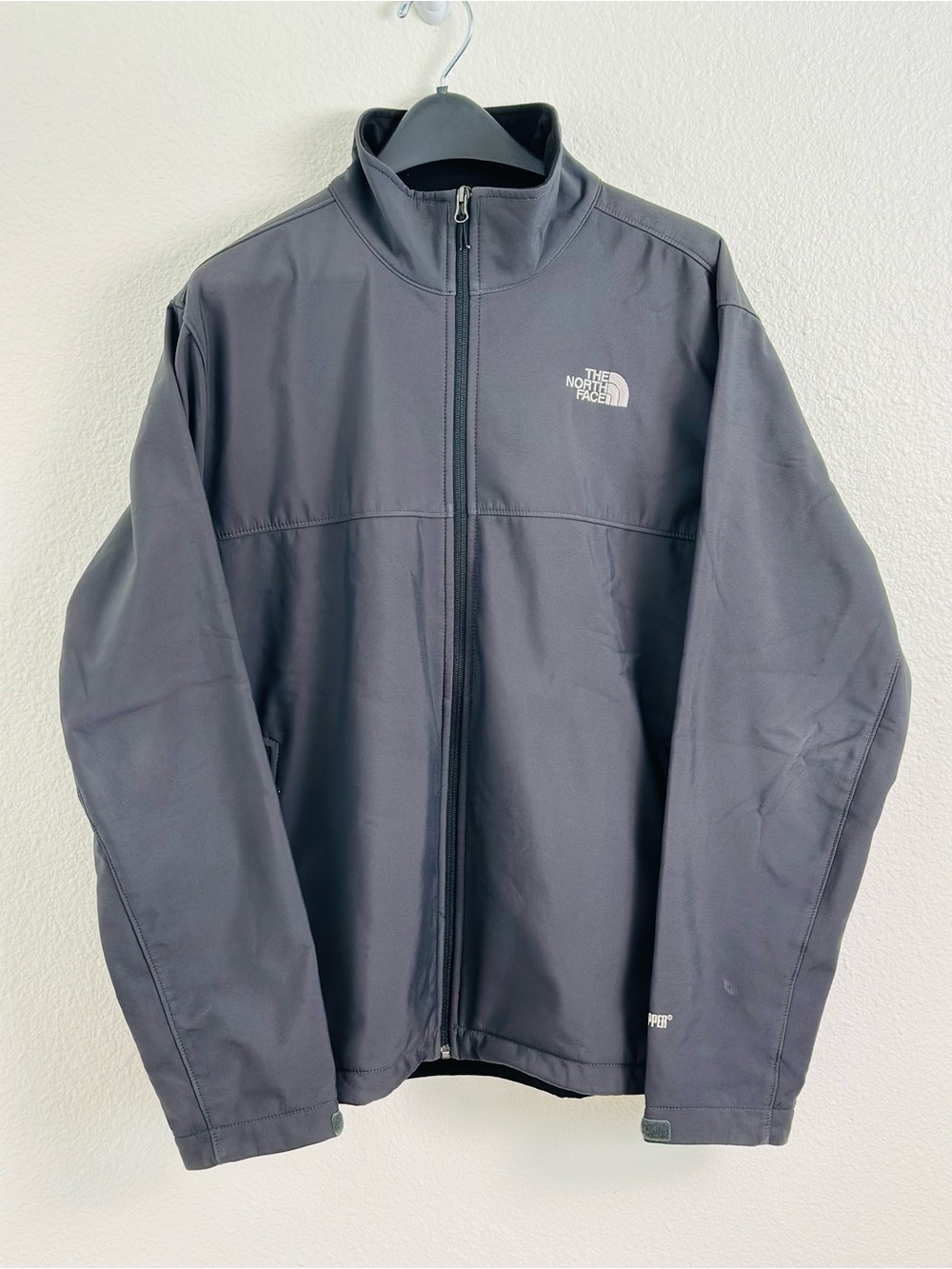 The North Face Men's Dark Gray Sentinel Windstopper Softshell Jacket Size XL